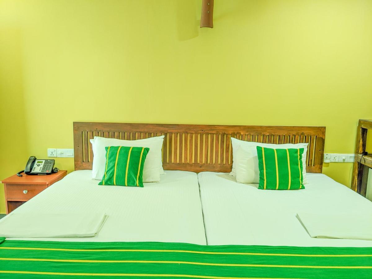 Bed and Breakfast Yala Golden Wild Тиссамахарама Экстерьер фото