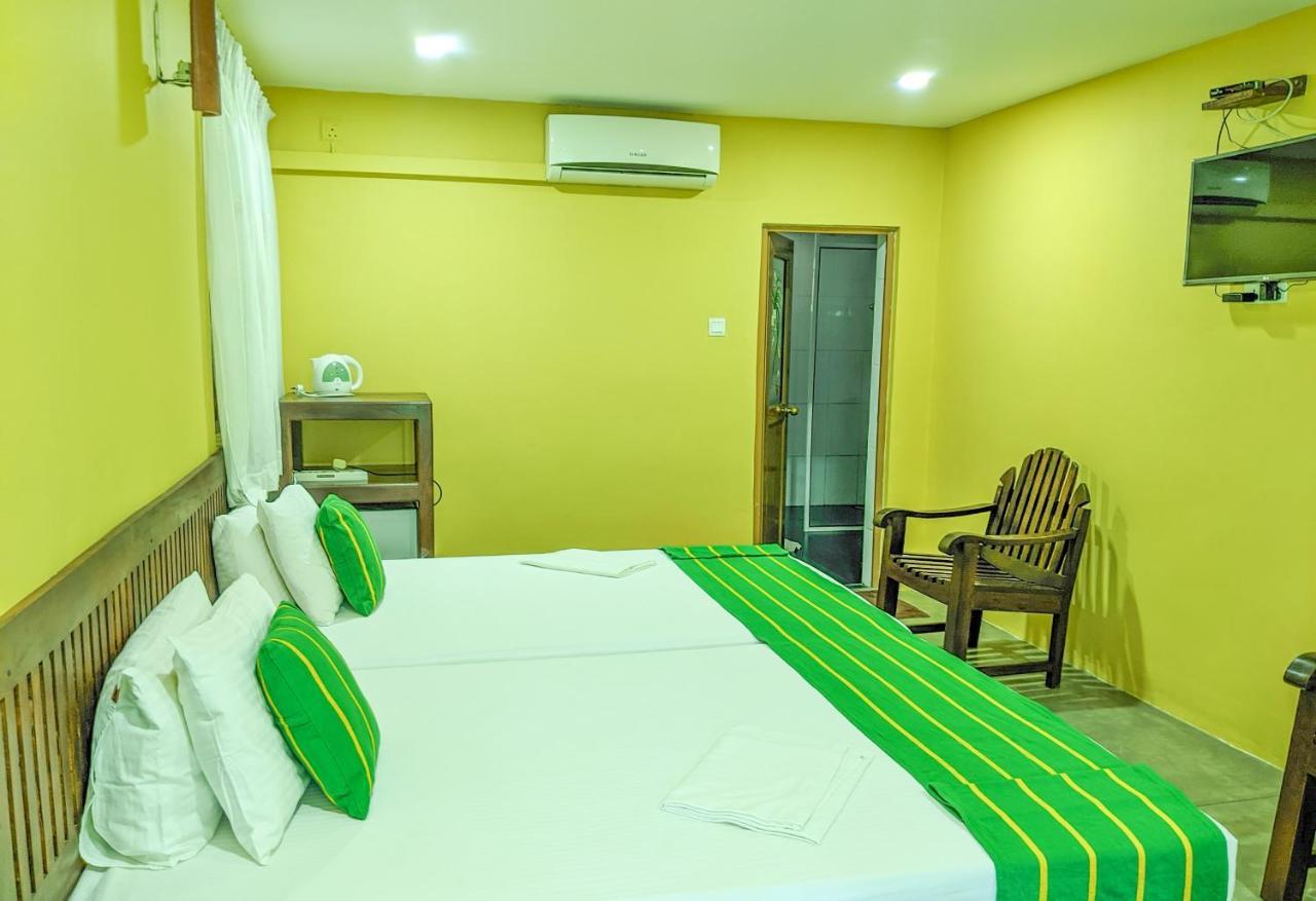 Bed and Breakfast Yala Golden Wild Тиссамахарама Экстерьер фото