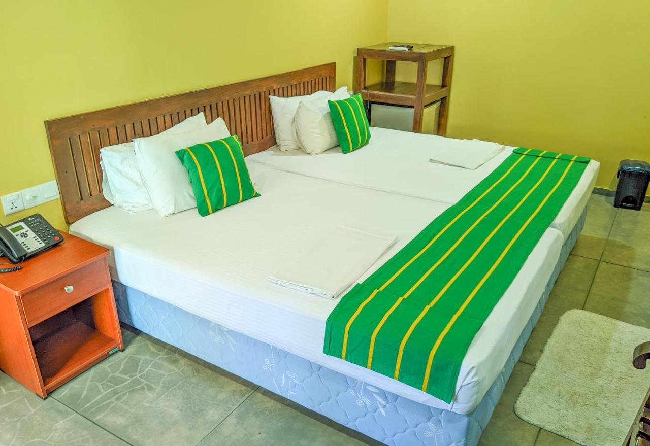 Bed and Breakfast Yala Golden Wild Тиссамахарама Экстерьер фото