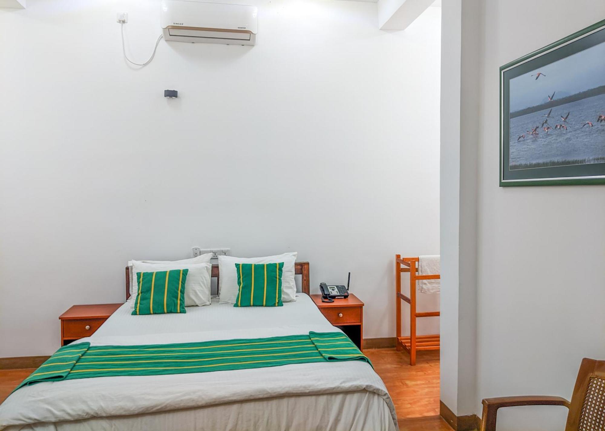 Bed and Breakfast Yala Golden Wild Тиссамахарама Экстерьер фото