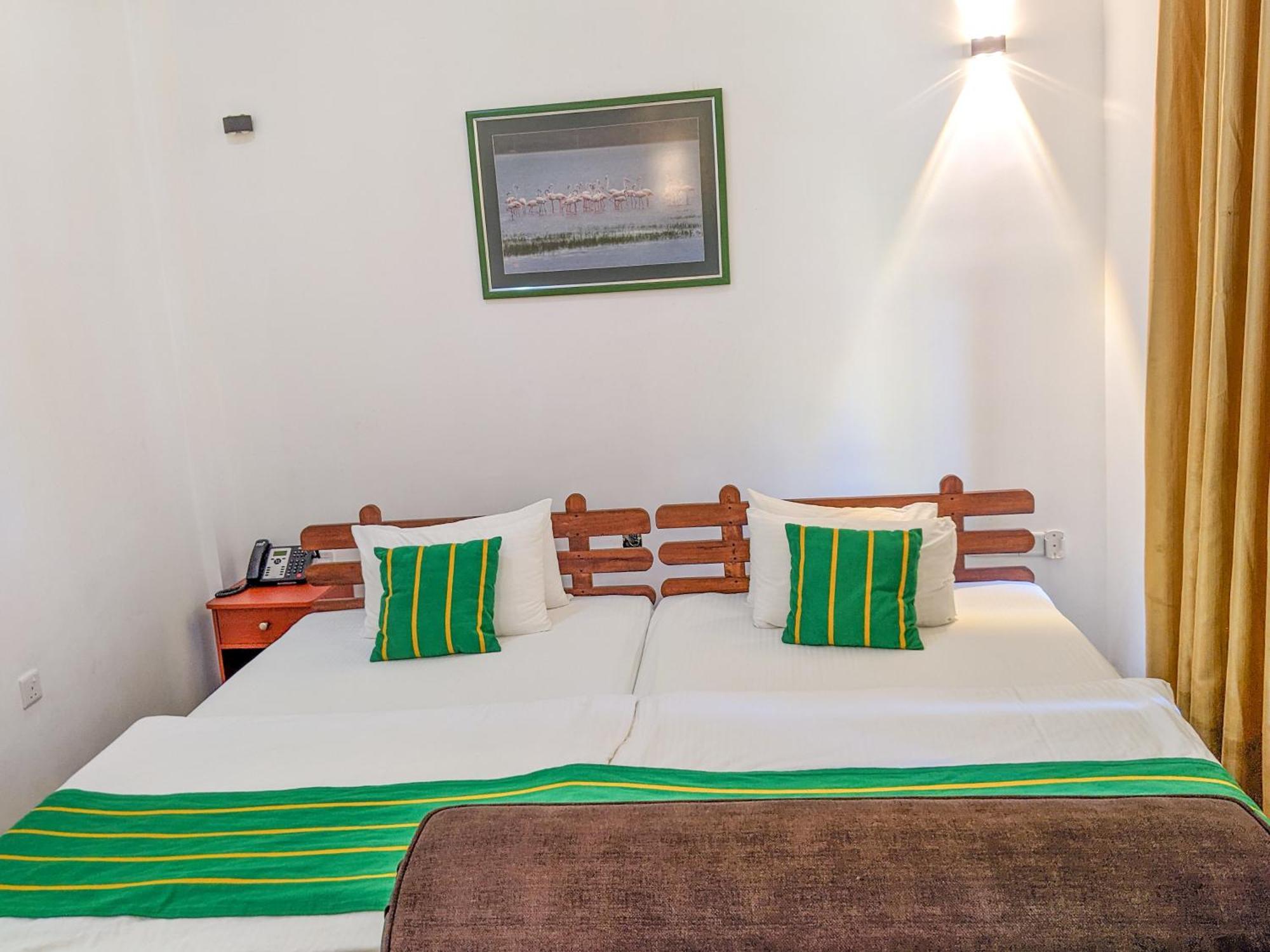 Bed and Breakfast Yala Golden Wild Тиссамахарама Экстерьер фото